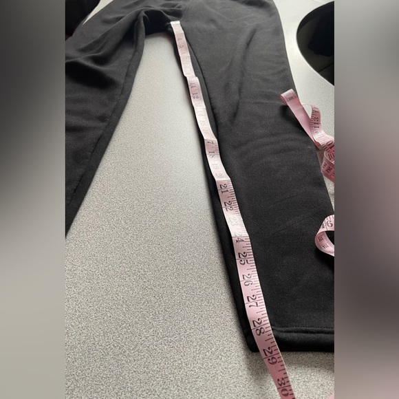 In Style Black Fuzzy Lined Leggings Size Medium - Picture 9 of 9